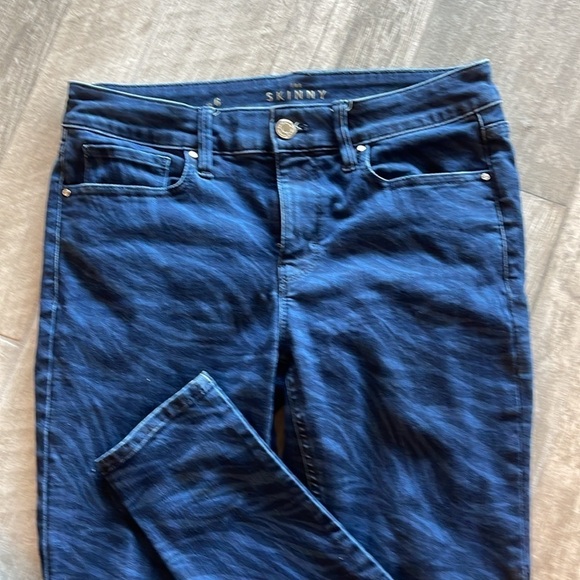 White House Black Market Womens Mid Rise Blue Zebra Print The Skinny Jeans 6 - Picture 3 of 8